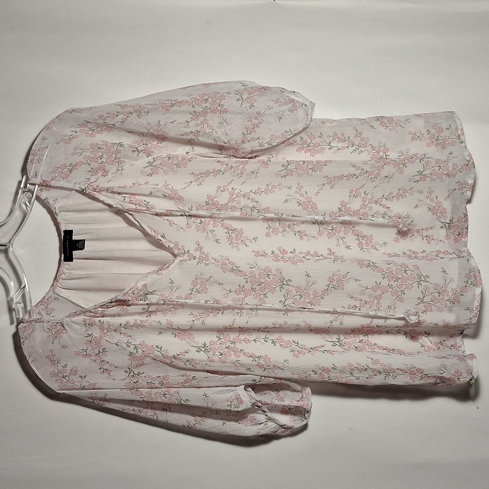 Chic Floral V-Neck Blouse